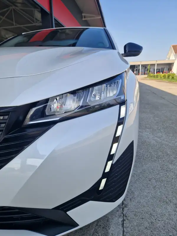 Peugeot 308 Benzin 2022. godište - Slika 24