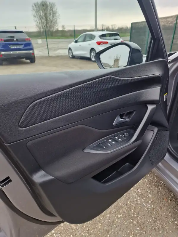 Peugeot 308 Benzin 2022. godište - Slika 10