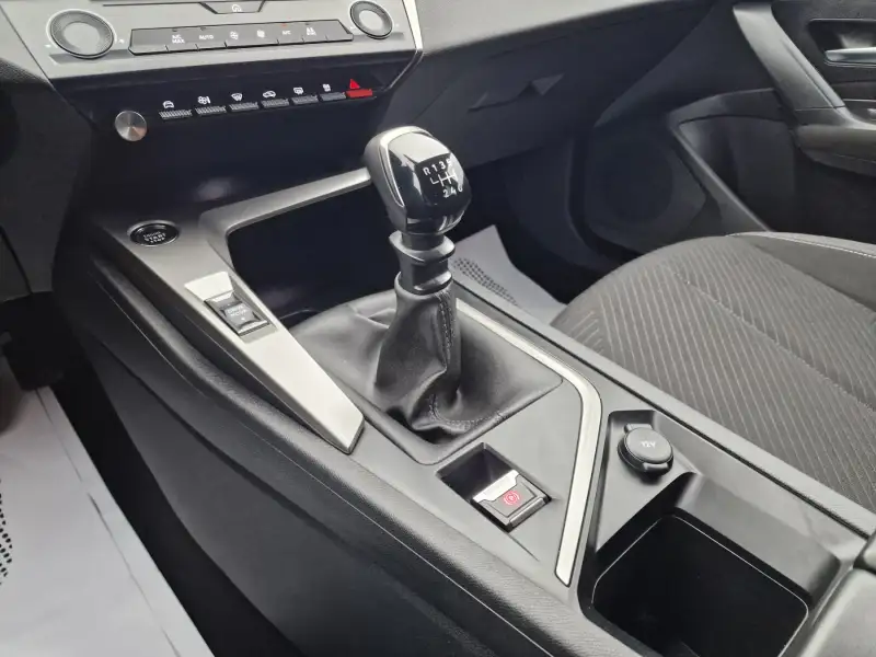 Peugeot 308 Benzin 2022. godište - Slika 18