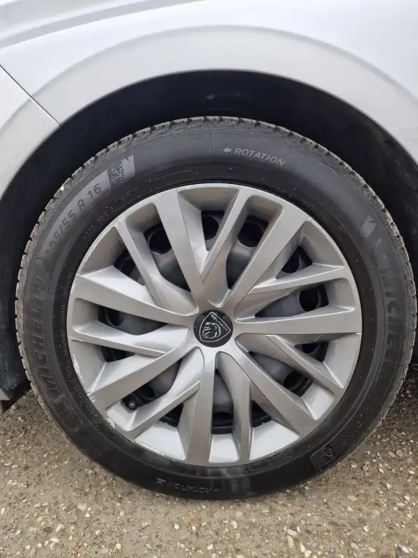 Peugeot 308 Benzin 2022. godište - Slika 33