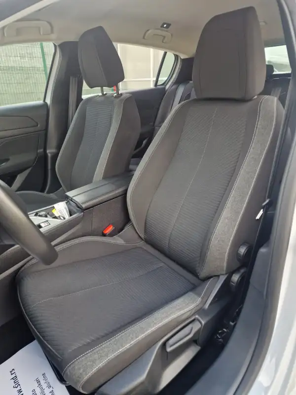 Peugeot 308 Benzin 2023. godište - Slika 12