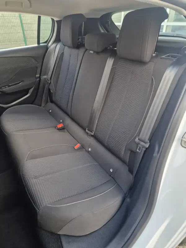 Peugeot 308 Benzin 2023. godište - Slika 13