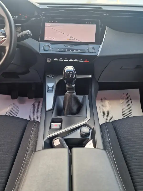 Peugeot 308 Benzin 2023. godište - Slika 15