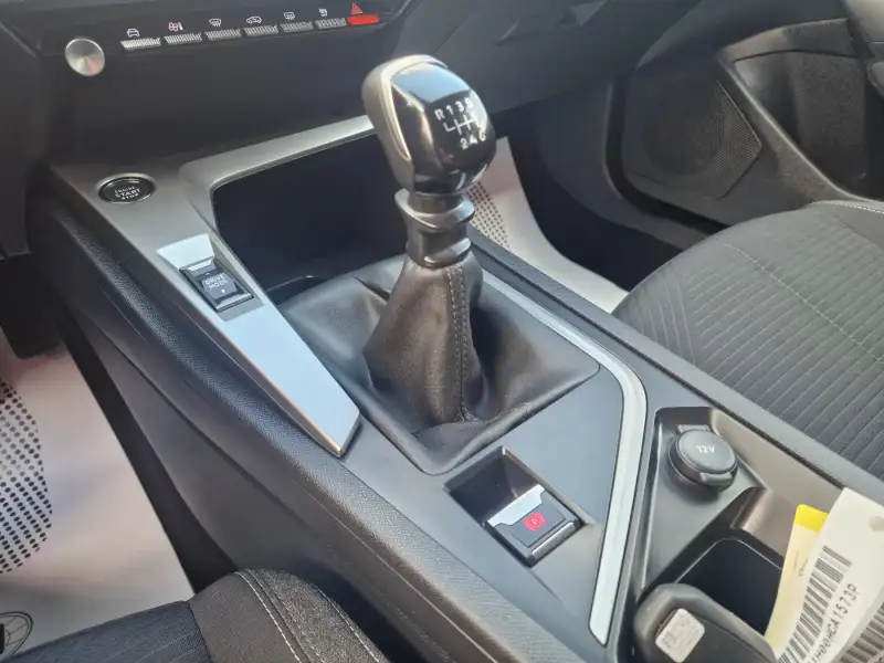 Peugeot 308 Benzin 2023. godište - Slika 19