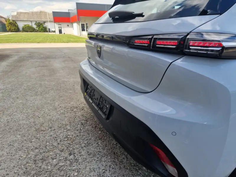 Peugeot 308 Benzin 2023. godište - Slika 32