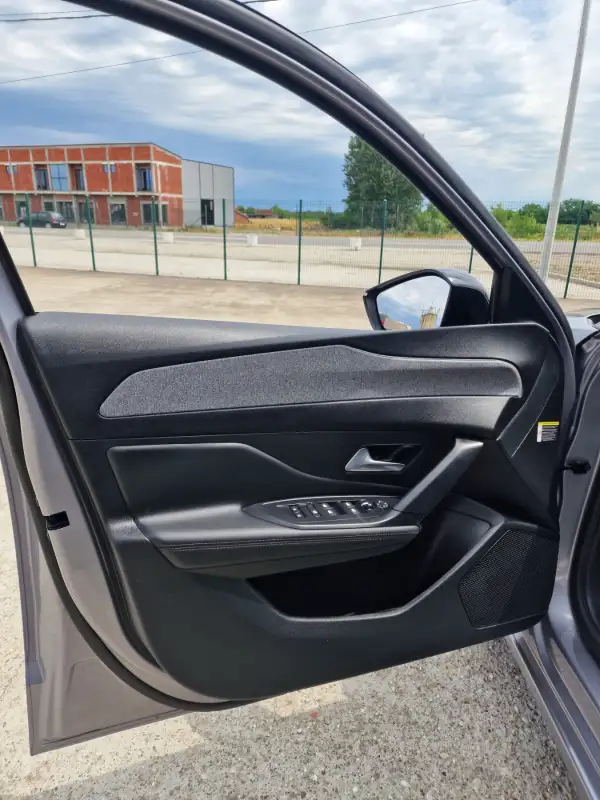 Peugeot 308 ALLURE Benzin 2022. godište - Slika 9