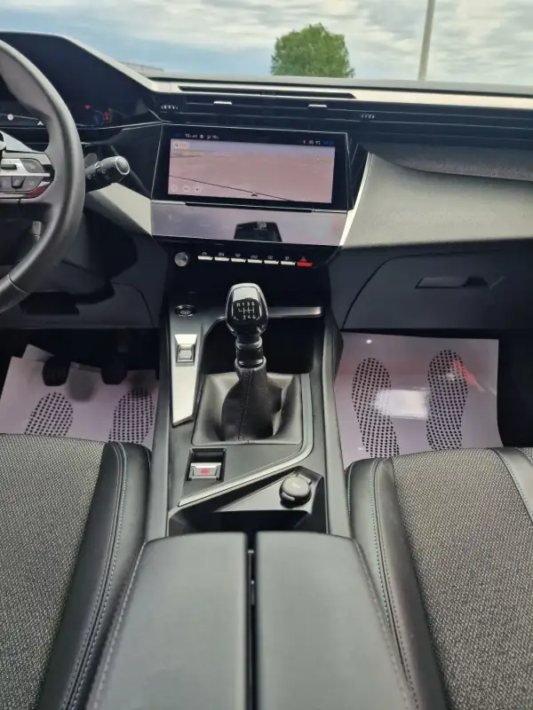 Peugeot 308 ALLURE Benzin 2022. godište - Slika 16