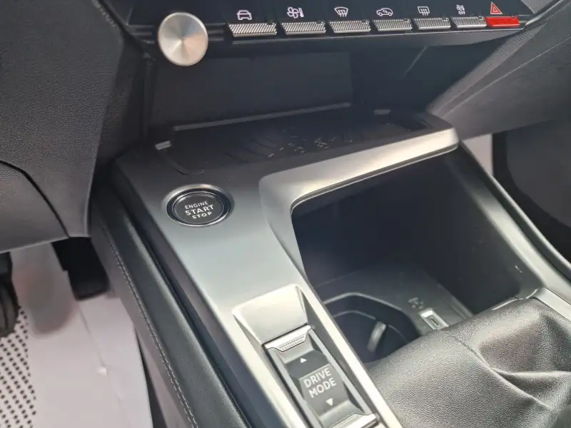 Peugeot 308 ALLURE Benzin 2022. godište - Slika 21