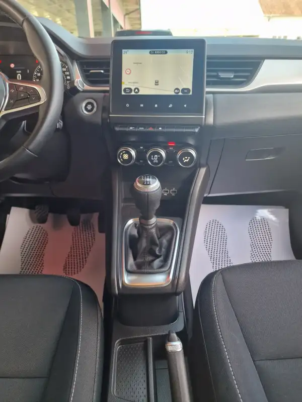 Renault Captur Benzin 2021. godište - Slika 15