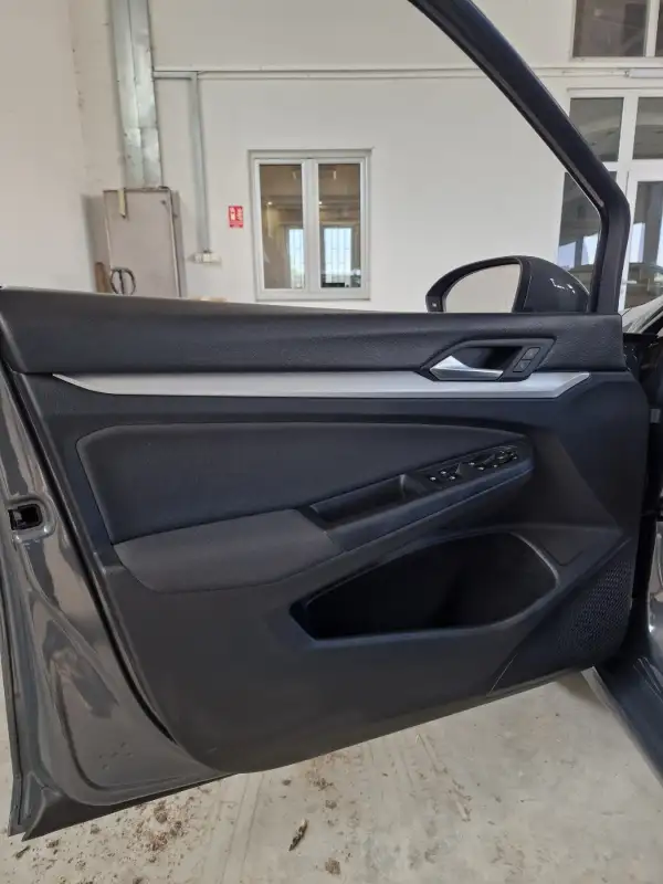 Volkswagen Golf 8 Dizel 2021. godište - Slika 9
