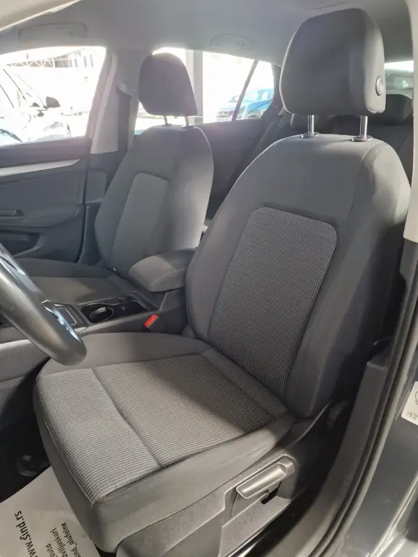 Volkswagen Golf 8 Dizel 2021. godište - Slika 12
