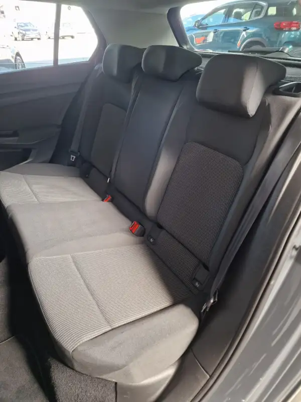 Volkswagen Golf 8 Dizel 2021. godište - Slika 13