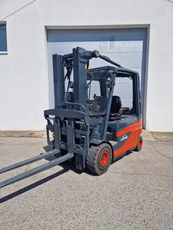Viljuškar Linde E25 Triplex