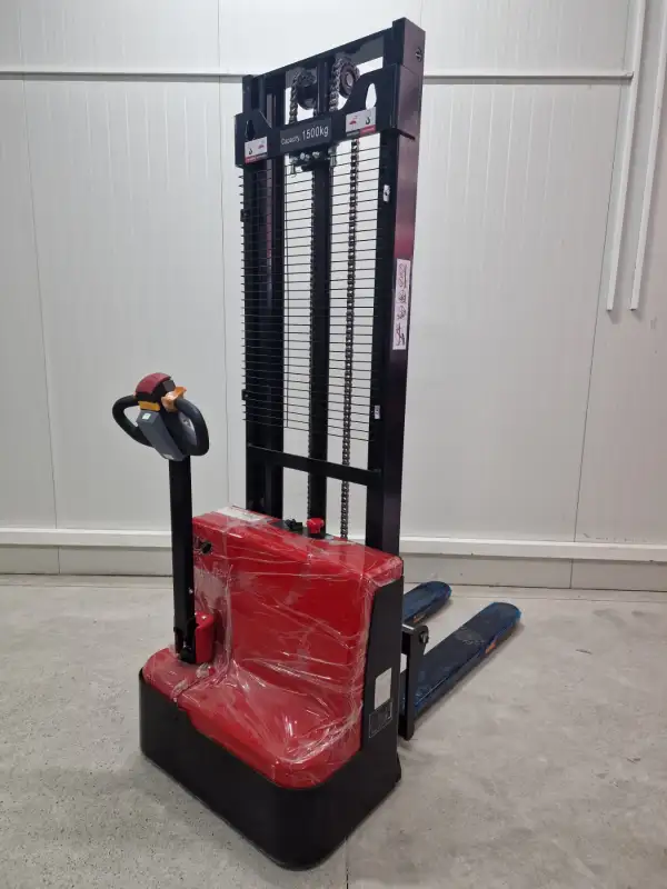 Premium Električni Staker SES 1535 2026. godište - Slika 3
