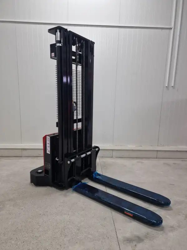 Viljuškar Premium Električni Staker SES 1545