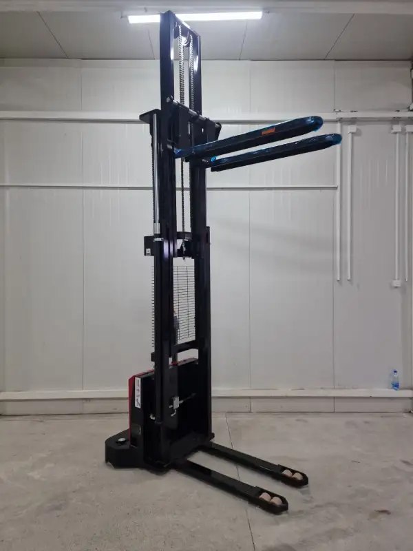 Premium Električni Staker SES 1545 2026. godište - Slika 2