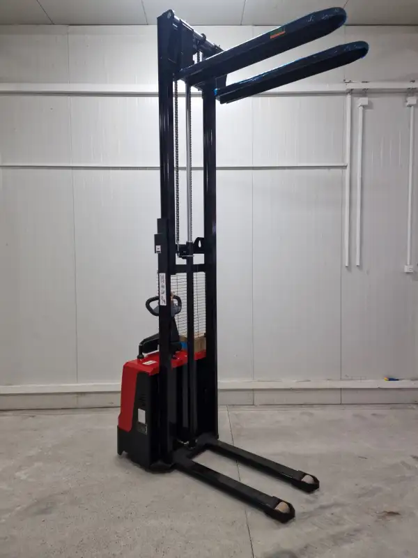 Premium Električni Staker SESG 1530 2026. godište - Slika 2